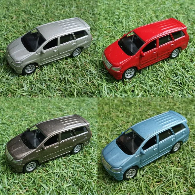 52741 toyota innova diecast car collectible