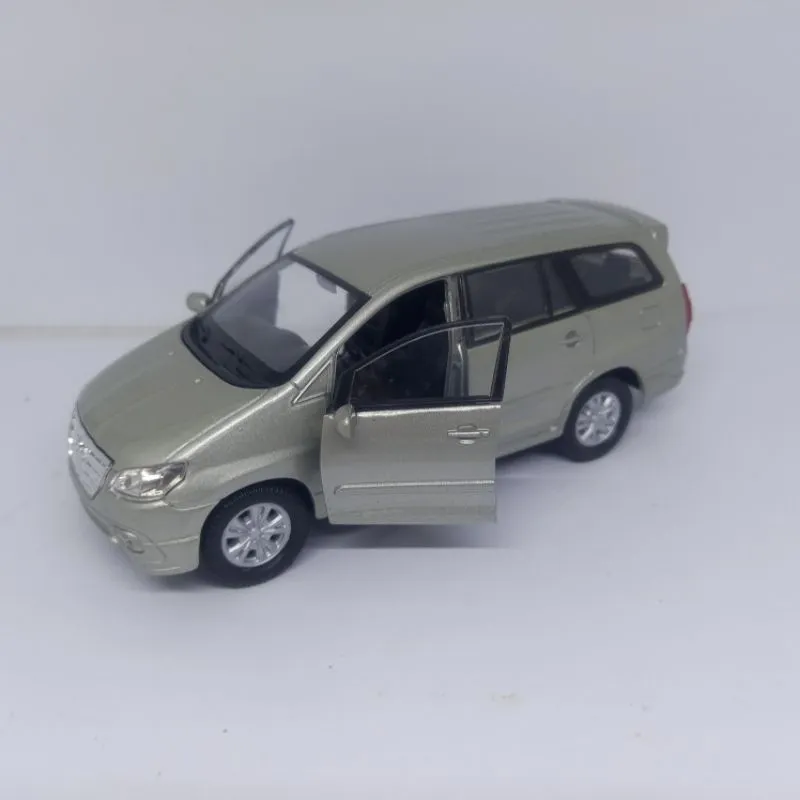 52741 toyota innova diecast car scale models