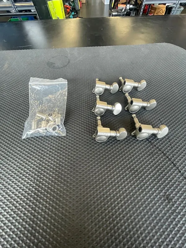 52746 grover diecast tuners image4