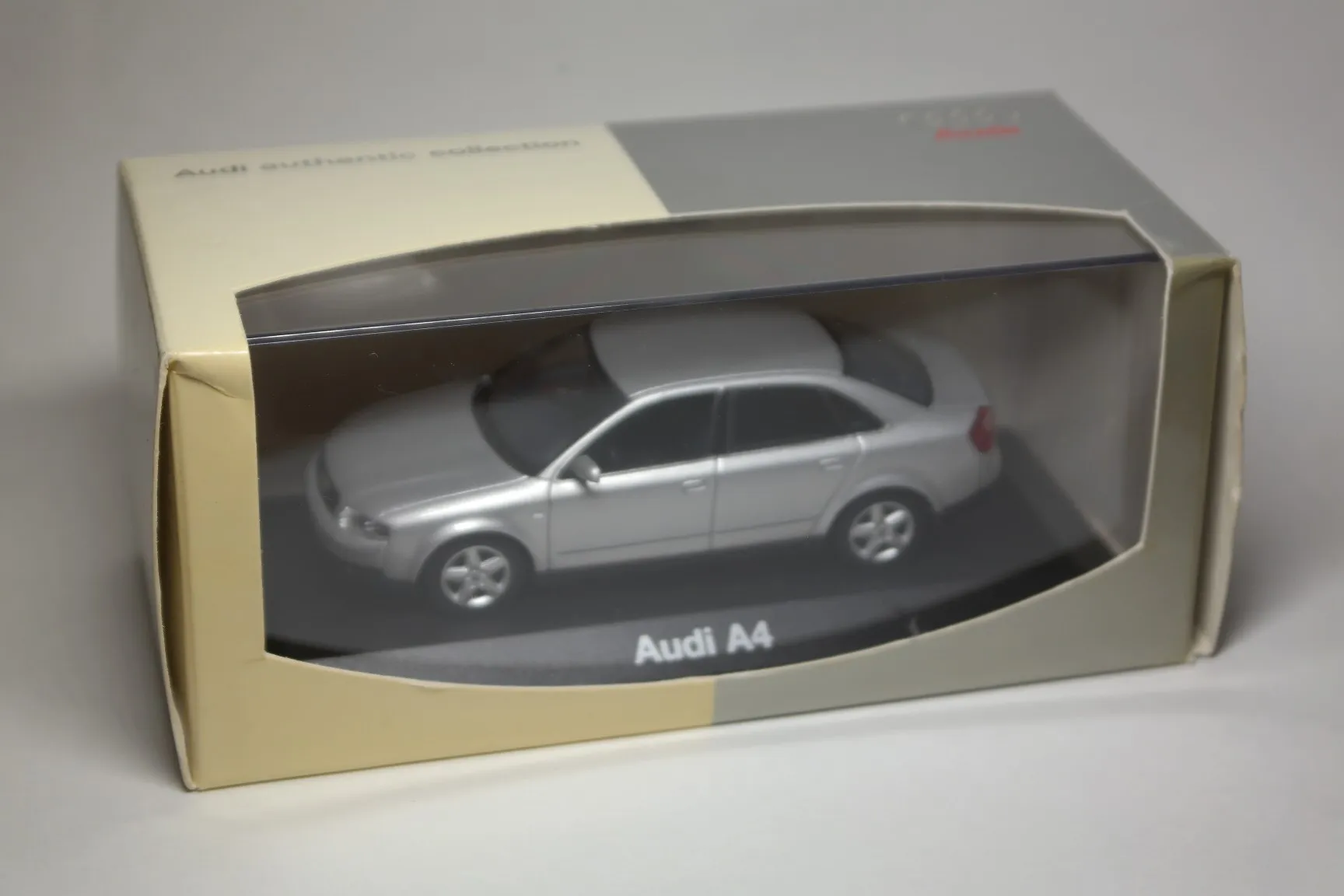 /img/52758-audi-a4-diecast-model-detail.webp