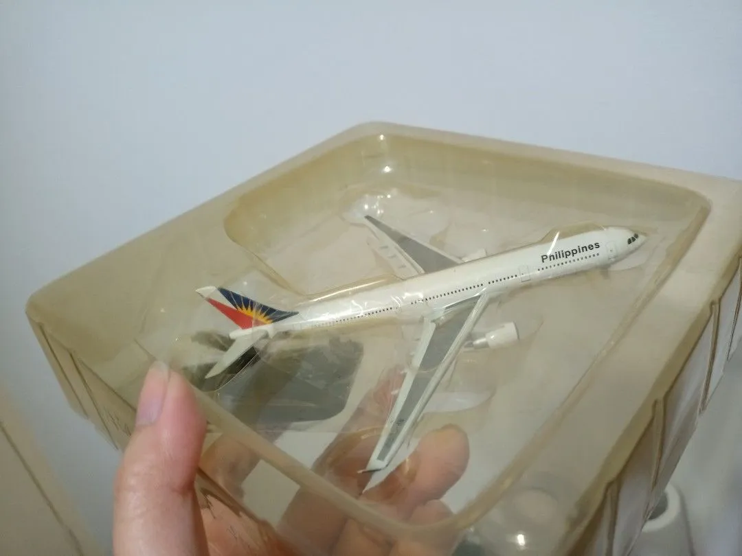 52796 boeing 777 diecast