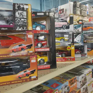 /img/52816-displaying-diecast-cars.webp