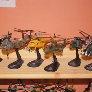 /img/52829-diecast-aircraft-display.webp