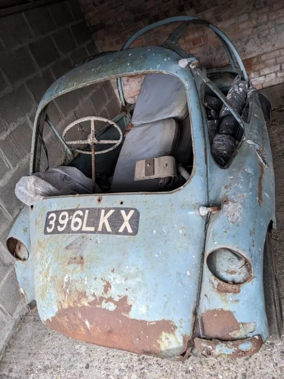 52858 diecast rust closeup