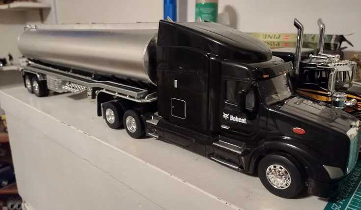 52880 diecast tipper truck collectible display