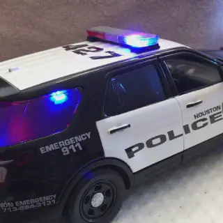 /img/52895-diecast-police-car-finished.webp