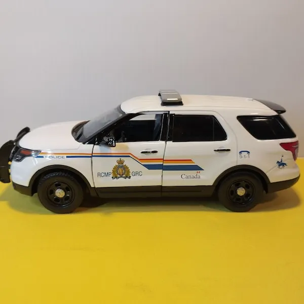 52895 diecast police car paint