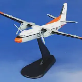 /img/52933-diecast-plane-cleaning.webp