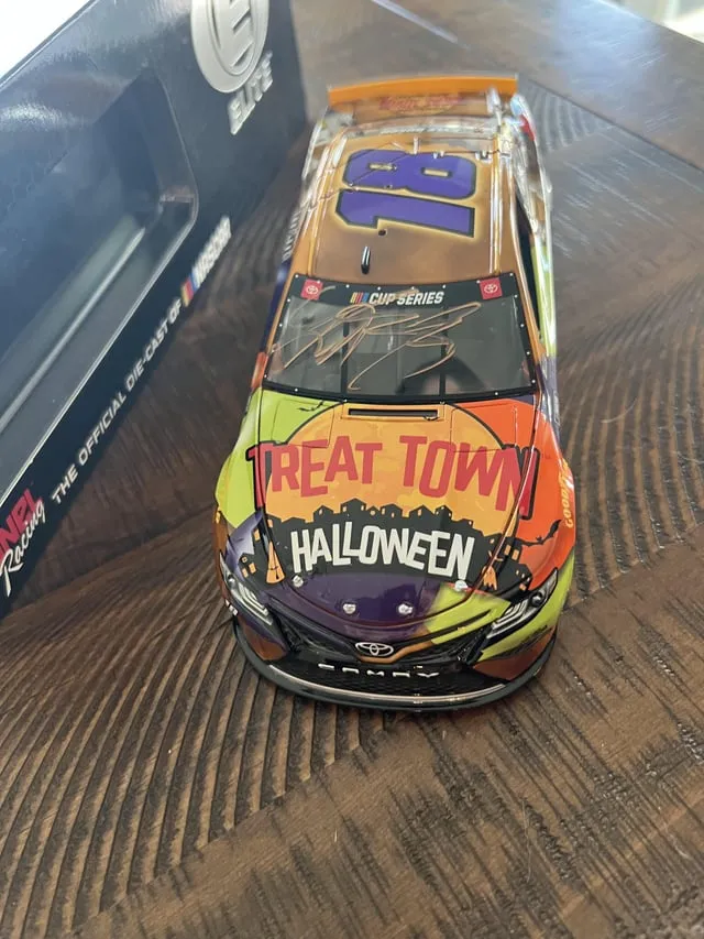 52942 autographed diecast