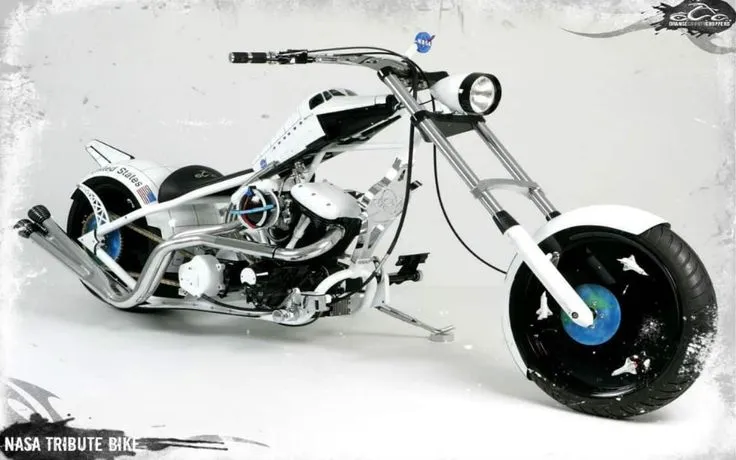 /img/53002-displaying-diecast-bikes.webp