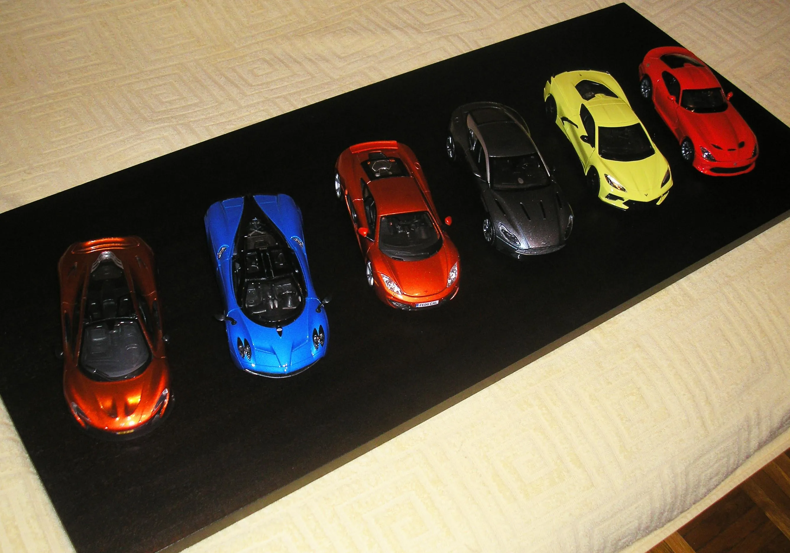 /img/53013-diecast-car-cleaning.webp