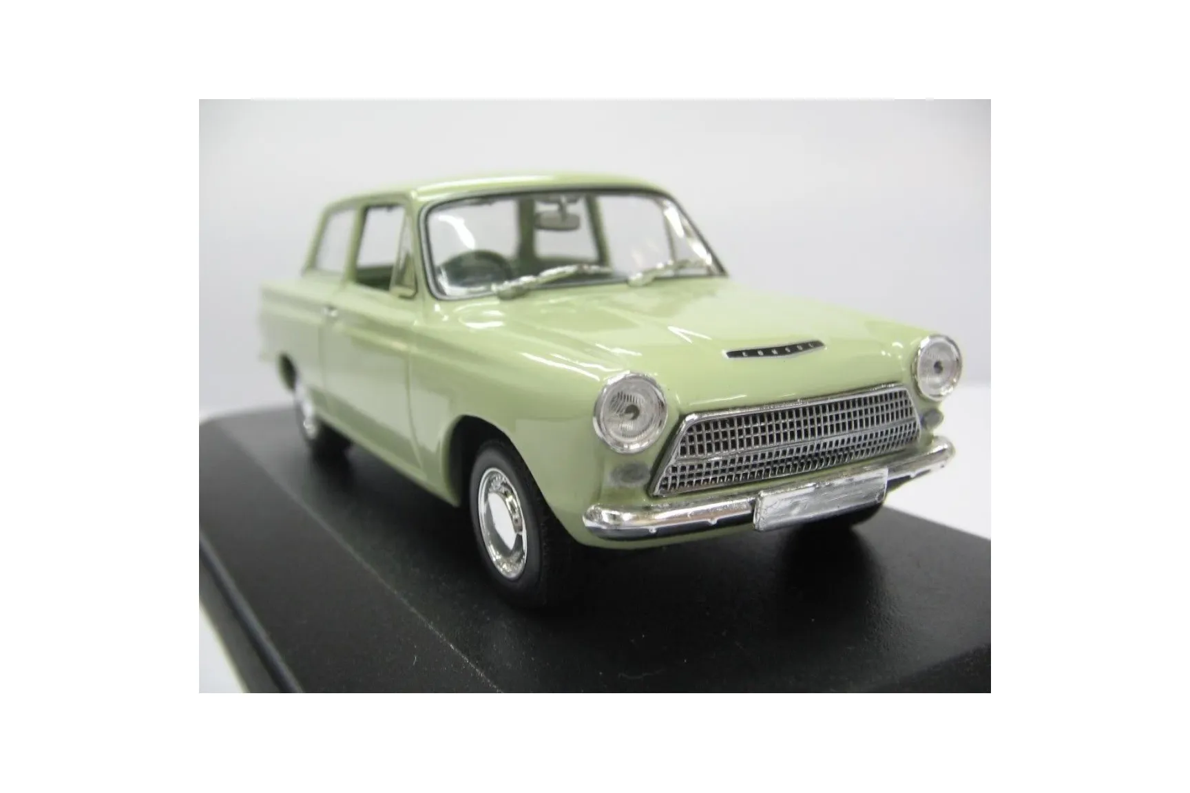 53036 ford cortina mk2 diecast model 1