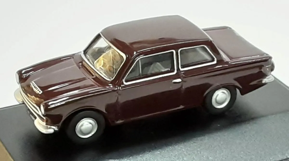 53036 ford cortina mk2 diecast model 4