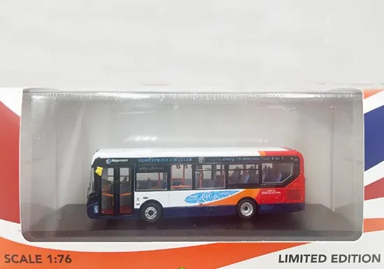 53045 diecast bus display